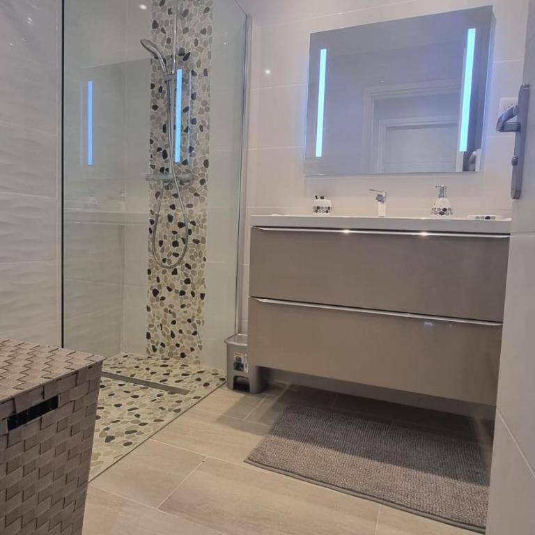 LUXURY APPARTEMENT Vue MER PANORAMIQUE - Appartement - Vue sur Mer - 42