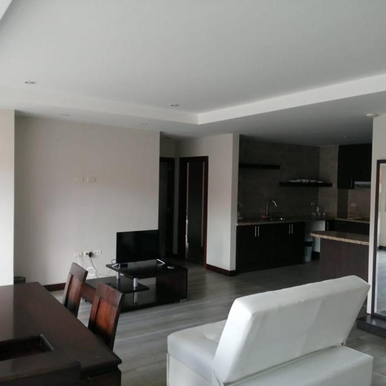 Departamento en Puertas del Sol, uno de los mejores sectores de Cuenca - Apartamento de 2 dormitorios - 5