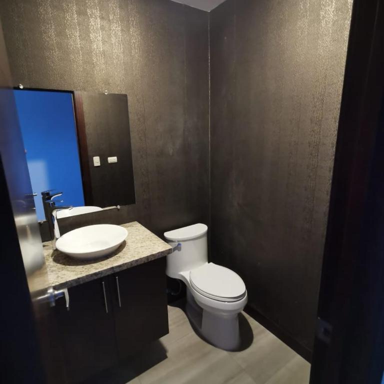 Departamento en Puertas del Sol, uno de los mejores sectores de Cuenca - Apartamento de 2 dormitorios - 14