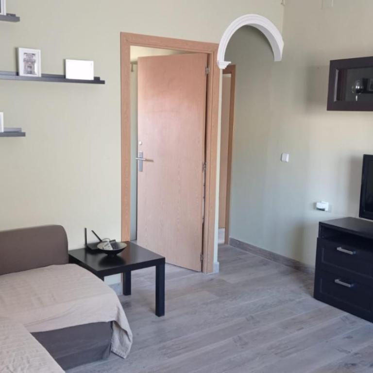 Apartamento, dos dormitorios, tipo ático cerca del centro - Apartamento de 2 dormitorios - 4
