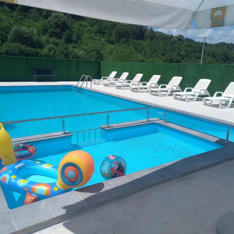 Vikendica, Bazen, Šedrvan, Rafting na Uni, Quad - Four-Bedroom House - 49