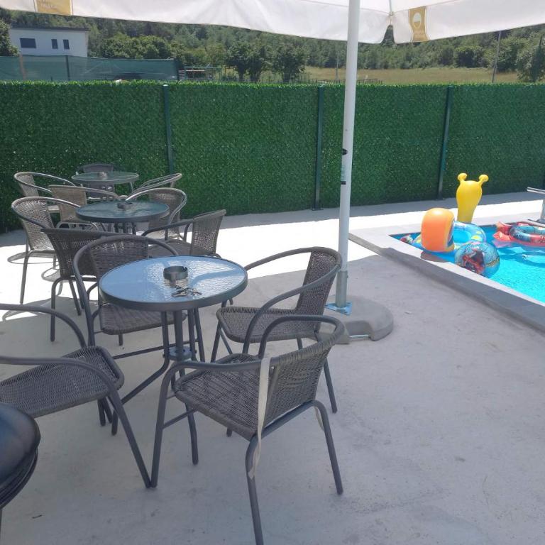 Vikendica, Bazen, Šedrvan, Rafting na Uni, Quad - Four-Bedroom House - 69
