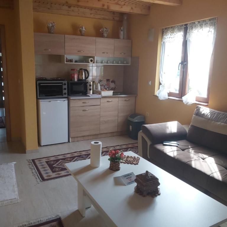 Vikendica, Bazen, Šedrvan, Rafting na Uni, Quad - Four-Bedroom House - 84