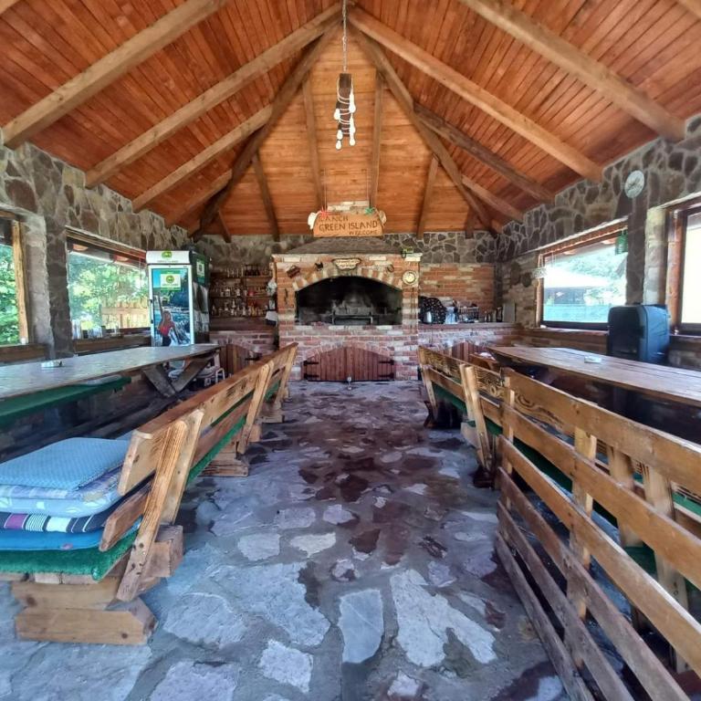 Vikendica, Bazen, Šedrvan, Rafting na Uni, Quad - Four-Bedroom House - 74
