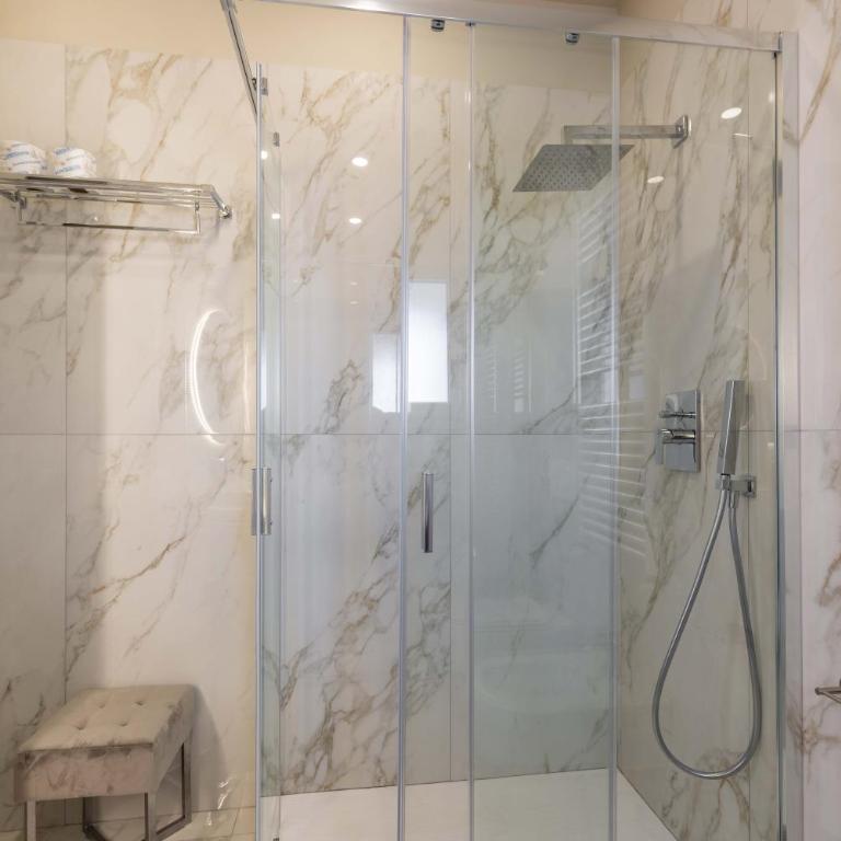 ELICAL Exclusive Private Suites - Camera Tripla Deluxe - 13