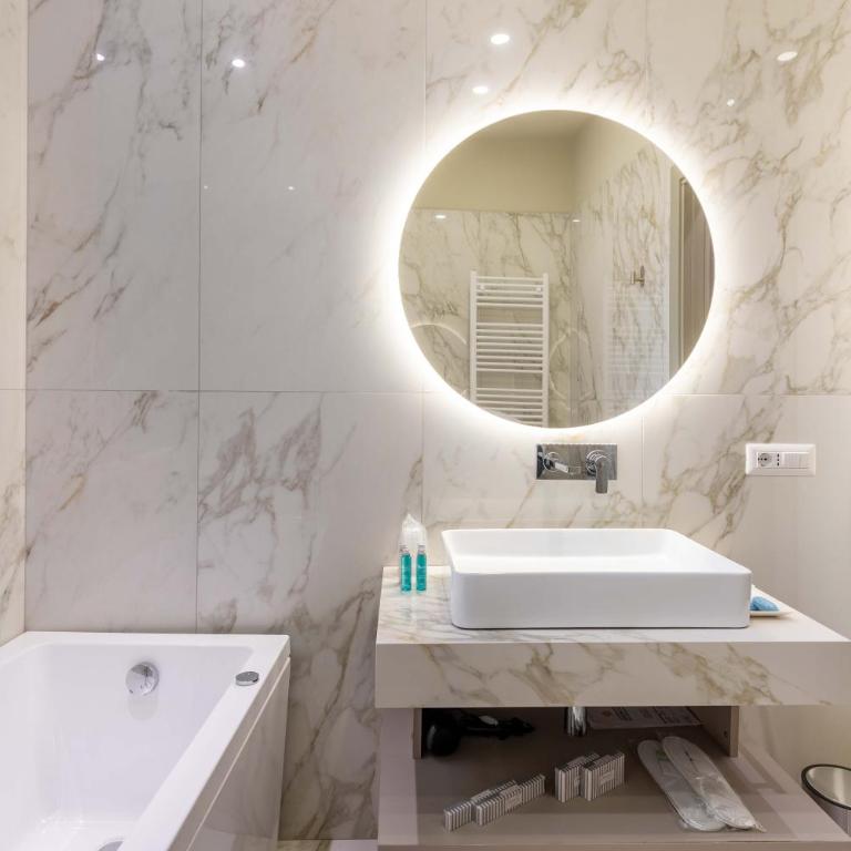 ELICAL Exclusive Private Suites - Camera Matrimoniale Deluxe con Vasca - 13