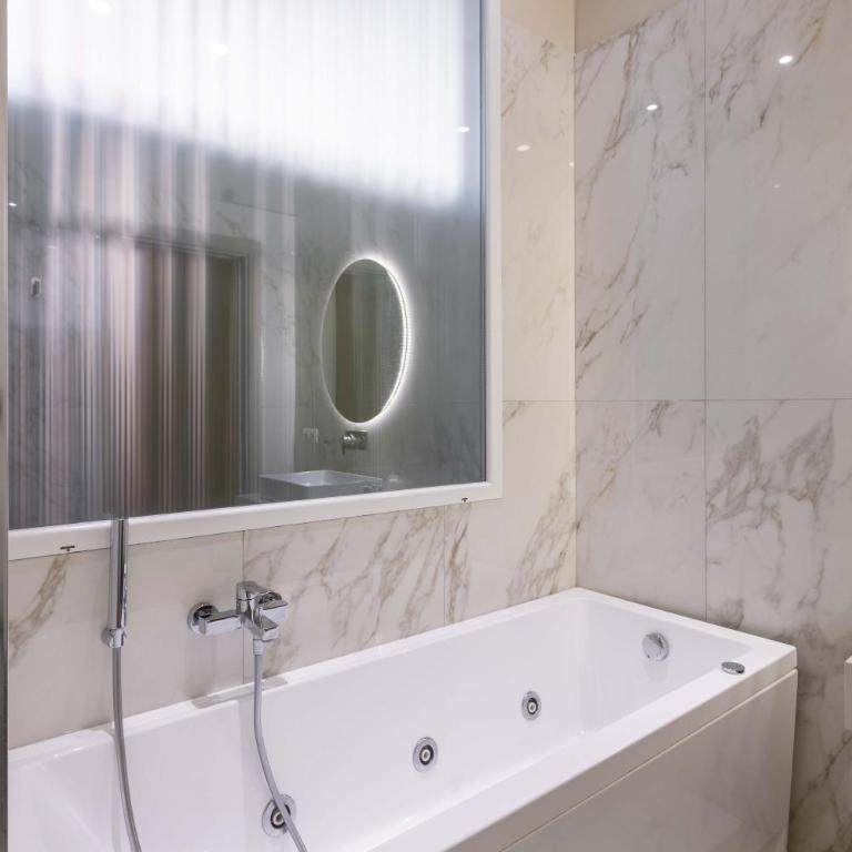 ELICAL Exclusive Private Suites - Camera Matrimoniale Deluxe con Vasca - 8