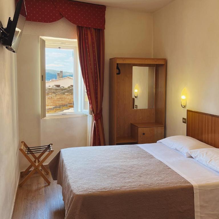 Hotel Umbria - Camera Matrimoniale/Doppia con Letti Singoli - 1