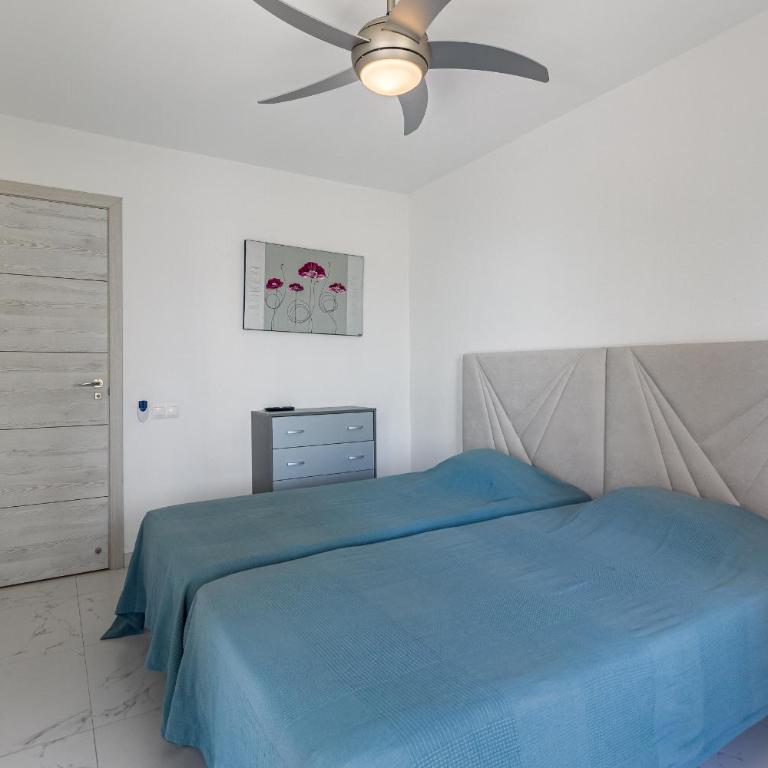 Amazing 3 bedroom apartment on the first line of the best Las Americas beach, air conditioner and terrace ocean view - Apartamento de 3 dormitorios - 12