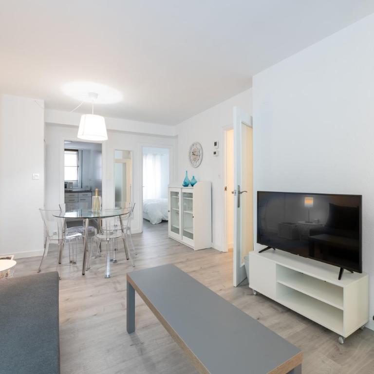 Apartamento al lado de la Romareda - Apartamento con terraza - 1