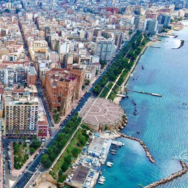 VIRGILIO APARTMENT 3 TARANTO-Posto auto riservato GRATUITO - Two-Bedroom Apartment - 31