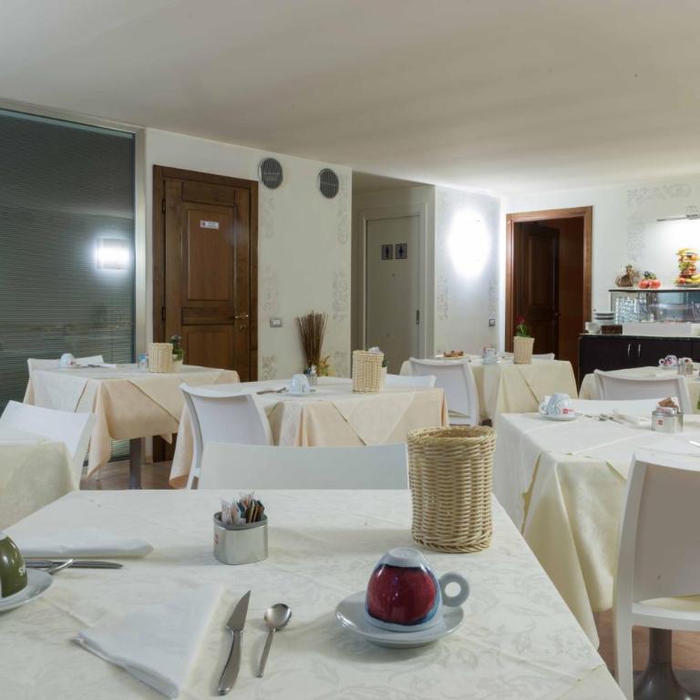 Berghotel - Camera Matrimoniale/Doppia con Letti Singoli - Accesso Disabili - 4