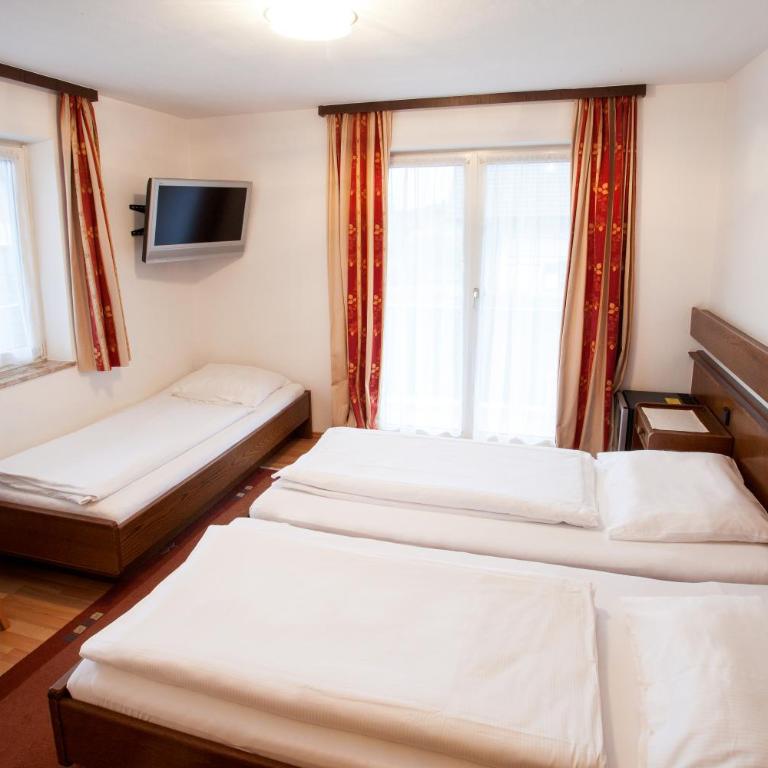 Gästehaus Sunkler - Dreibettzimmer - 1