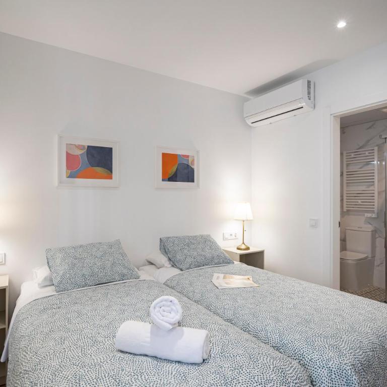 Room Plaza España - Twin Room with City View - 4