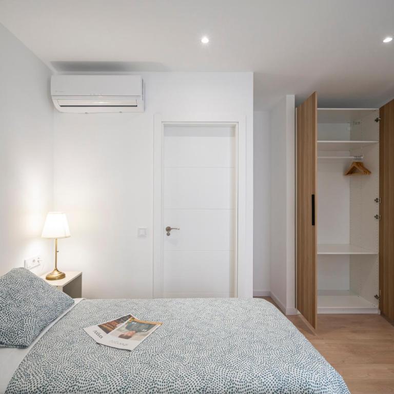 Room Plaza España - Twin Room with City View - 3