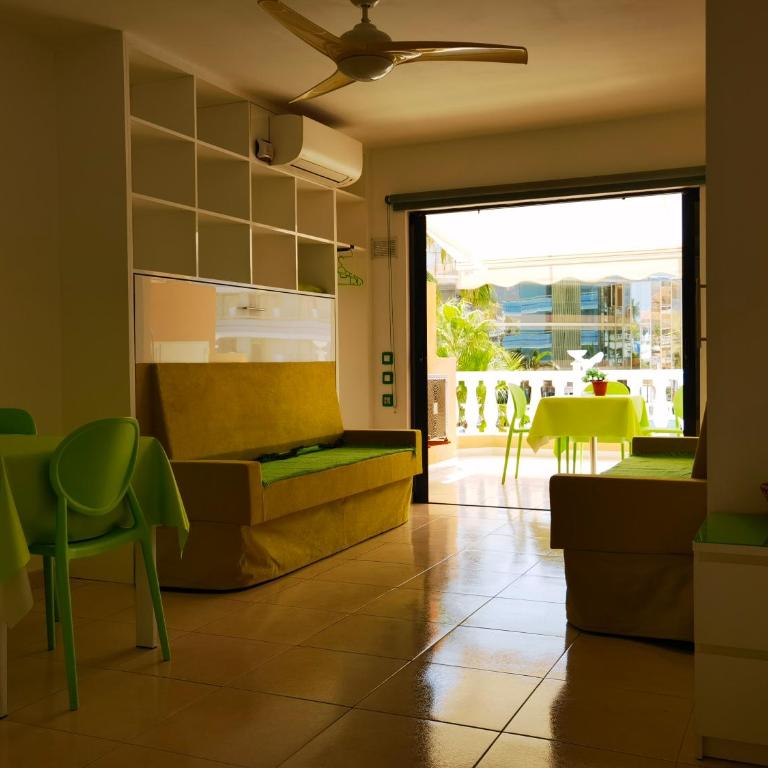 Tenerife Royal Gardens - Las Vistas TRG - Viviendas Vacacionales - Holiday Home with Terrace and Lateral Sea View - 24