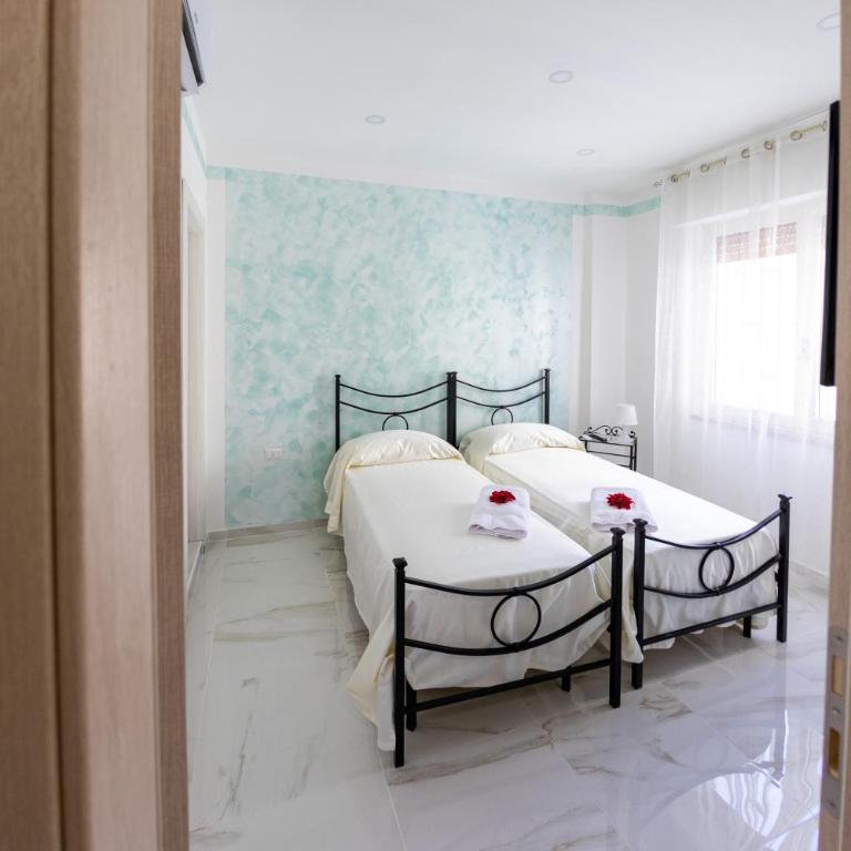 B&B Mary Sant'Elia - Camera Standard Doppia con Letti Singoli - 2