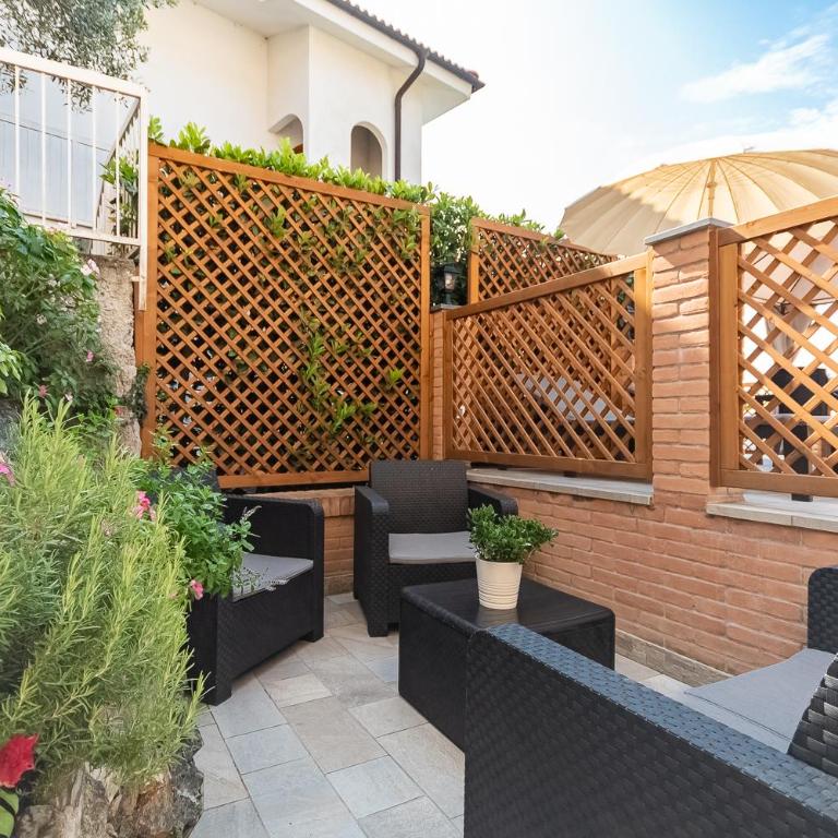 La Roccia Fiorita Appartamento con giardino e Jacuzzi - Casa con 1 Camera da Letto - 6