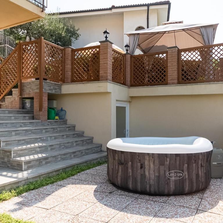 La Roccia Fiorita Appartamento con giardino e Jacuzzi - Casa con 1 Camera da Letto - 1