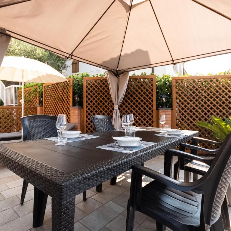 La Roccia Fiorita Appartamento con giardino e Jacuzzi - Casa con 1 Camera da Letto - 24