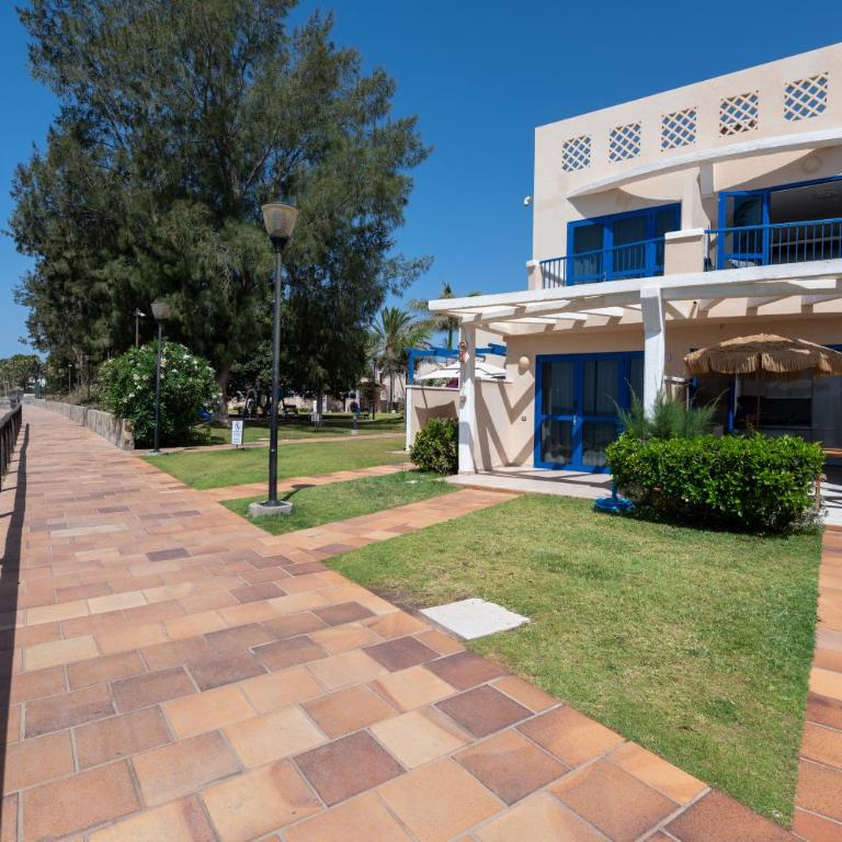 Apartamentos Playa Feliz - Apartamento con 2 dormitorios y vistas frontales al mar - 1