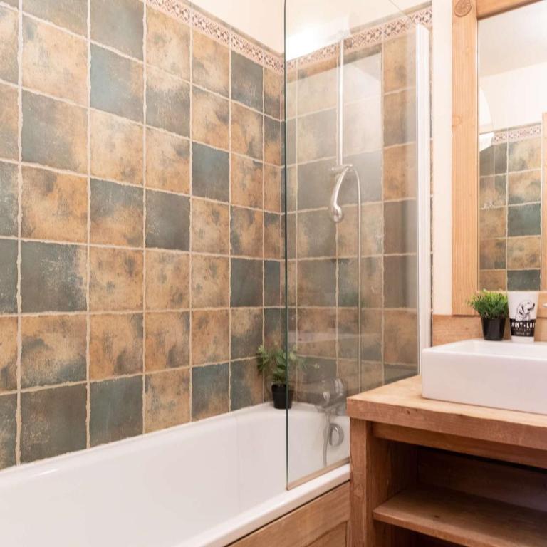 Appart centre Saint-Lary avec piscine, sauna et parking - FR-1-296-425 - Appartement - 9