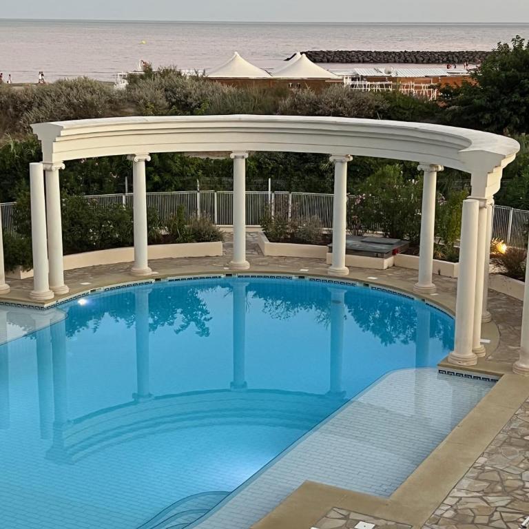Mandana - Three-Bedroom Apartment - 1