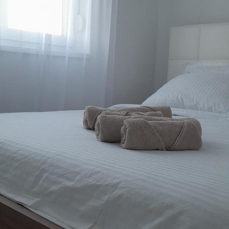 Apartmani Sunlight - Apartment with Pool View - 26