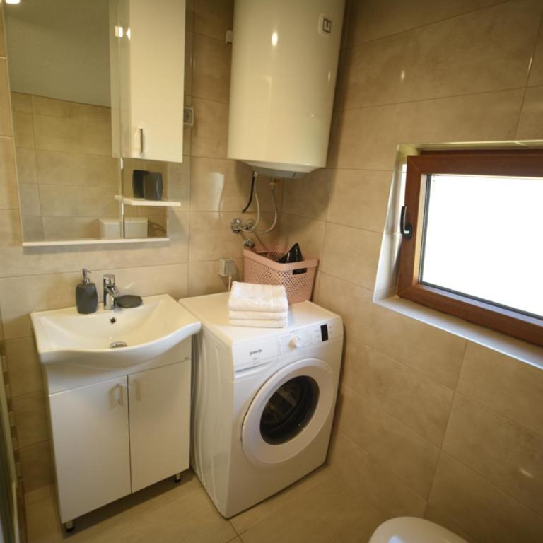 VUKOVIC HOUSE-MOTICKI GAJ - Three-Bedroom Villa - 39