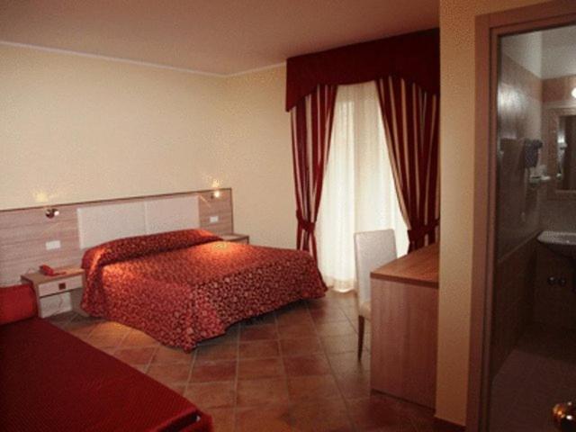 Hotel Eden Sul Lago - Camera Quadrupla con Balcone - 3