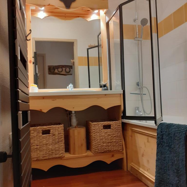 VALFREJUS - Appartement "L'Erable" Les Chalets de Florence 2 - Chaleureux et fonctionnel - plein centre à côté des télécabines - 4 à 7 pers - Appartement 2 Chambres - 2