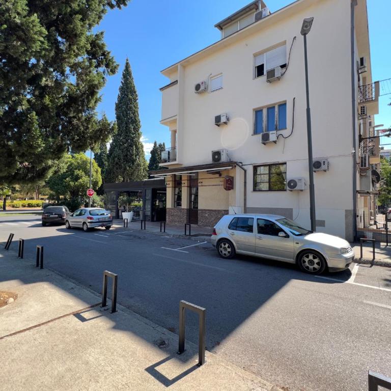 Green Hills II by Rent a car MI - One-Bedroom Apartment - 27