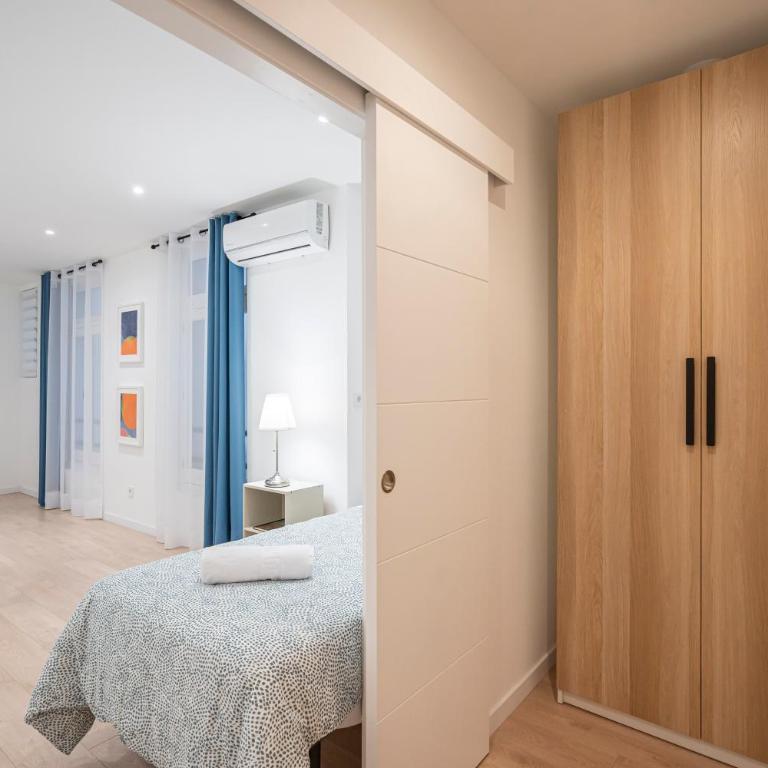 Room Plaza España - Family Room with Private Bathroom - 4