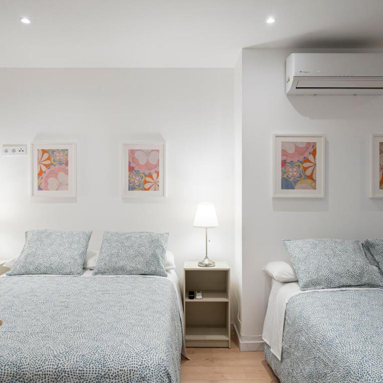 Room Plaza España - Family Room with Private Bathroom - 3