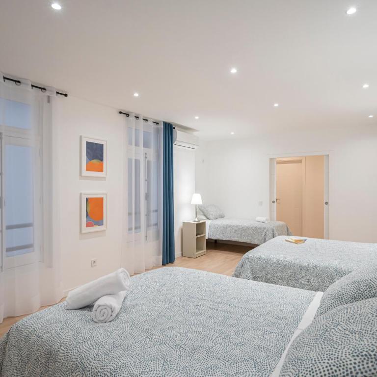 Room Plaza España - Family Room with Private Bathroom - 8