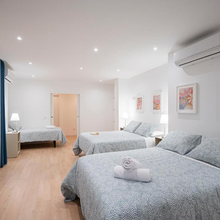 Room Plaza España - Family Room with Private Bathroom - 5