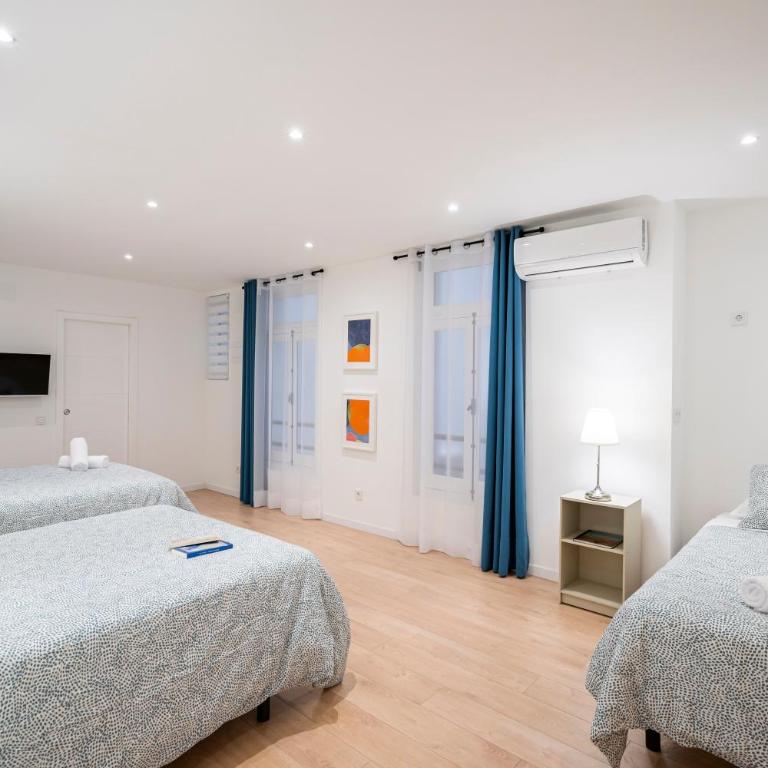 Room Plaza España - Family Room with Private Bathroom - 7