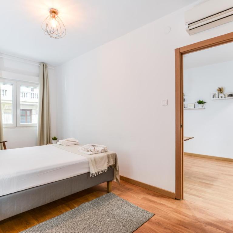 Collection Plaza de España - One-Bedroom Apartment - 13