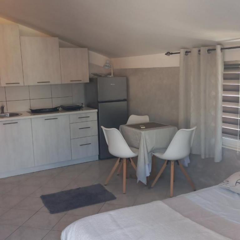 Belane Apartments - Studio - 9