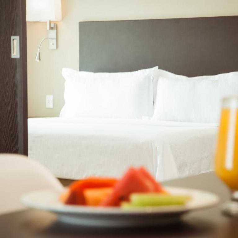 Fiesta Inn Periferico Sur - Habitación con cama extragrande. - 2