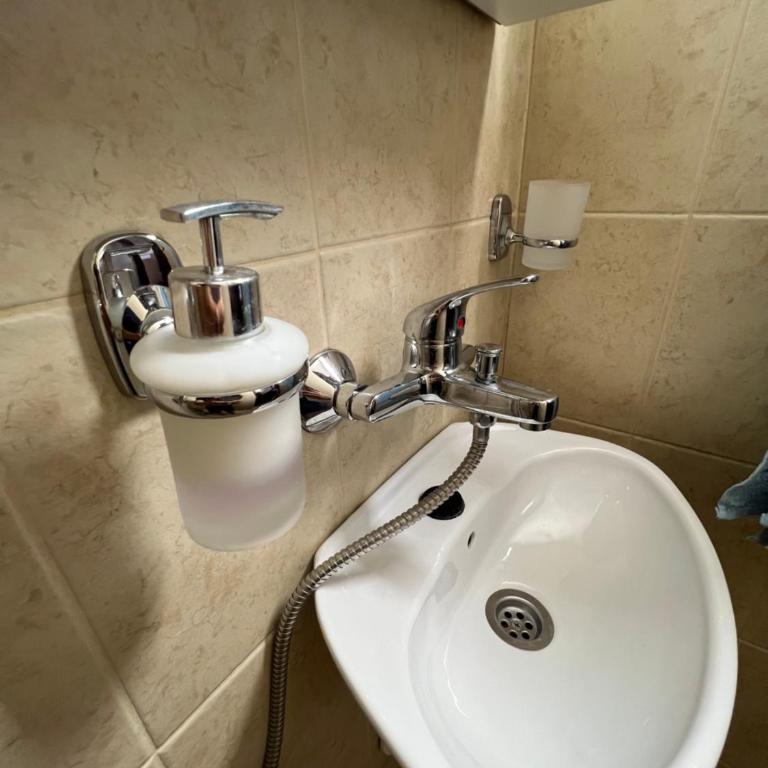 Green Hills II by Rent a car MI - One-Bedroom Apartment - 17