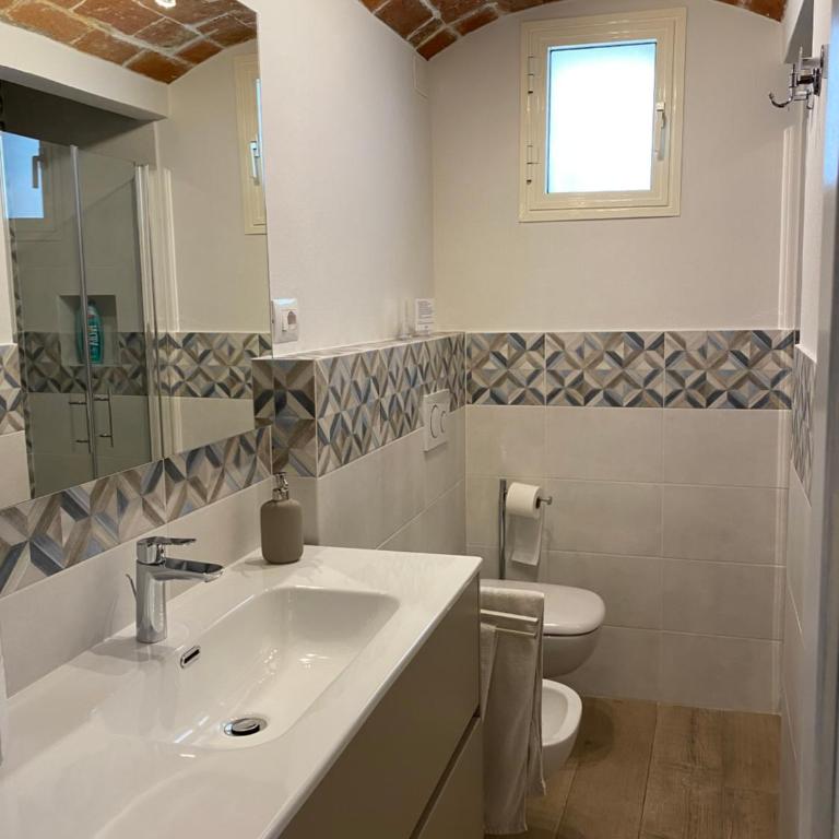 AdriHome - Camera Matrimoniale con Bagno Privato Esterno - 11