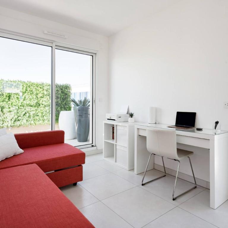 Antibes Juan - Three-Bedroom Apartment - 24