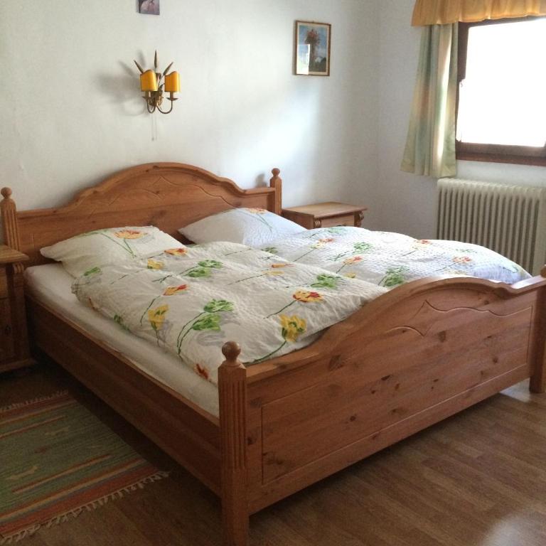 Pension Brixen im Thale - Doppelzimmer mit Dusche und Gemeinschafts-WC - 2
