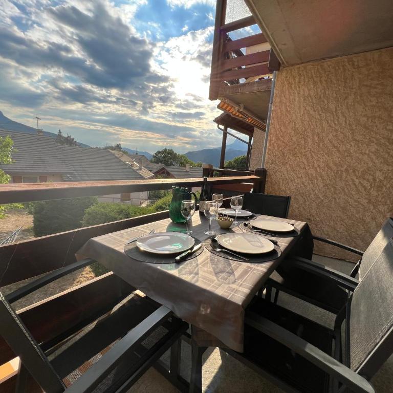 Joli T2 - Vue sur Lac - 5 min du plan d'eau d'Embrun - Appartement - Vue sur Lac - 2