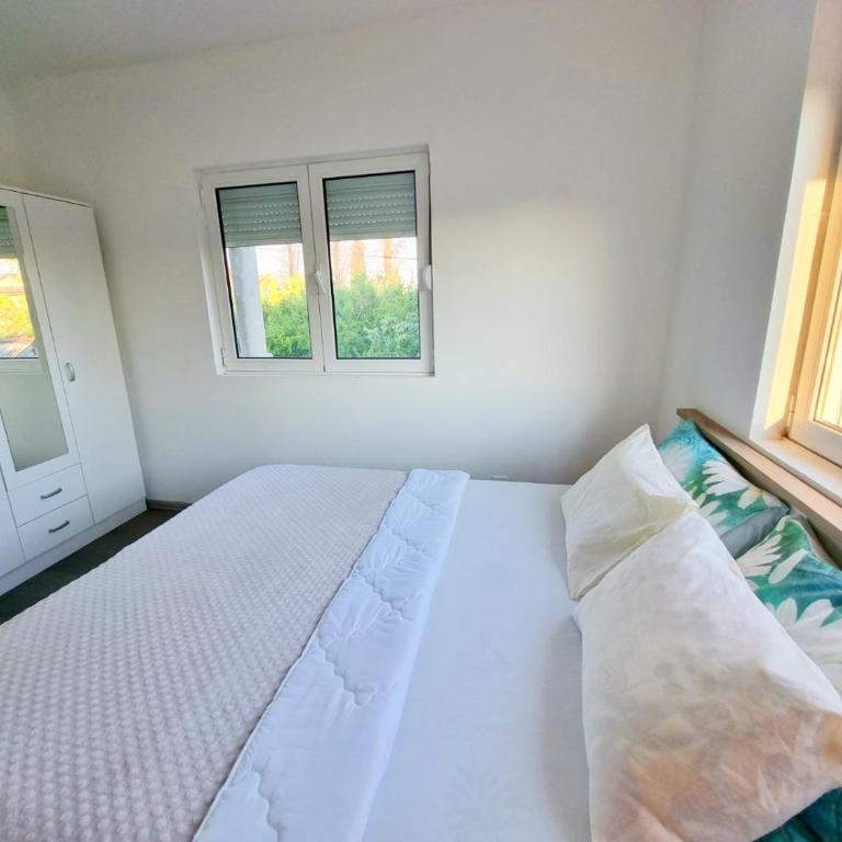 Home Mia Airport - Two-Bedroom Apartment - 25