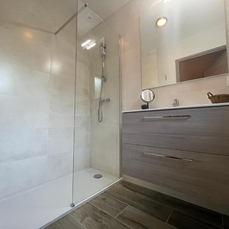 Clos du chapitre T2 - 2pers - Appartement 1 Chambre avec Balcon et Vue sur les Montagnes - 24
