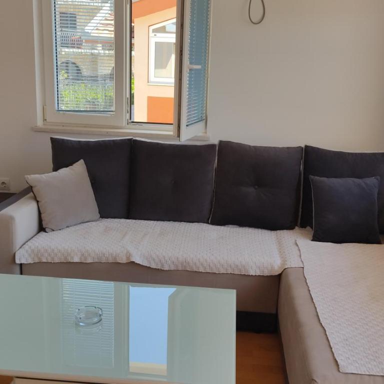 Jovana -- porodicni apartmani Igalo - One-Bedroom Apartment - 6