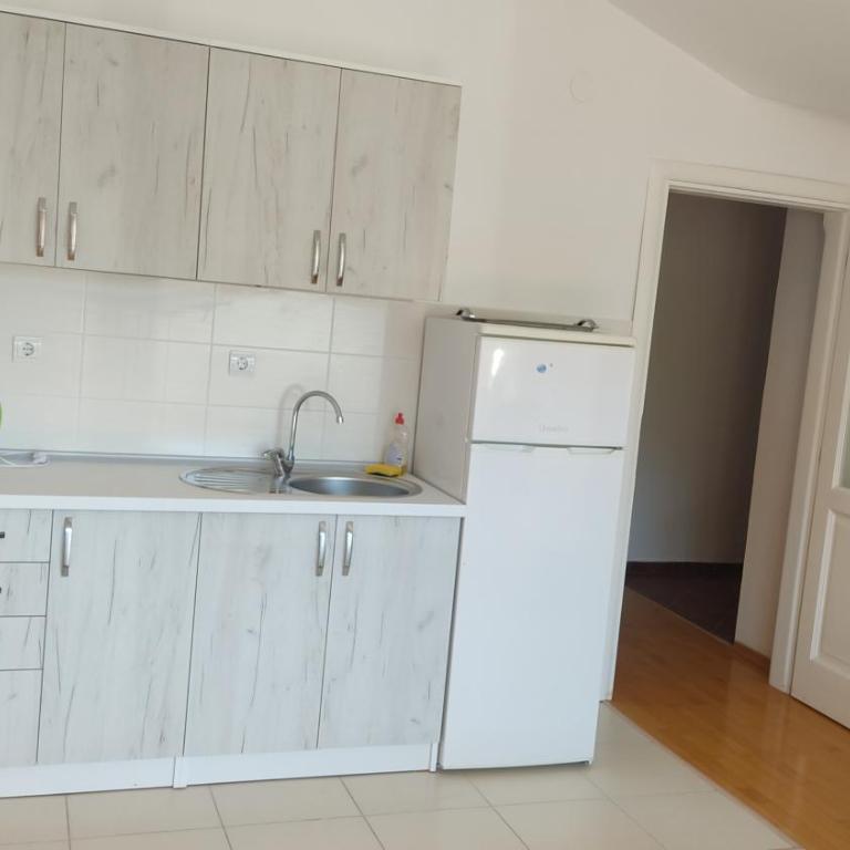 Jovana -- porodicni apartmani Igalo - One-Bedroom Apartment - 3