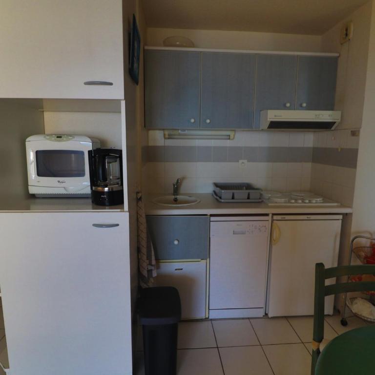2 Pièces avec Terrasse 11m² à Sète - Résidence avec Piscine et WIFI - FR-1-472A-259 - Apartment - 4
